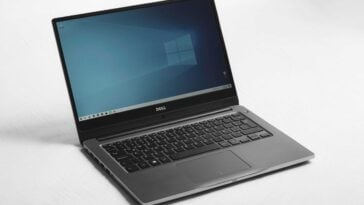 Google’s free alternative to Windows 11 is breathing life back into aging PCs. ©Image Credit: Unsplash / TechieTech Tech)