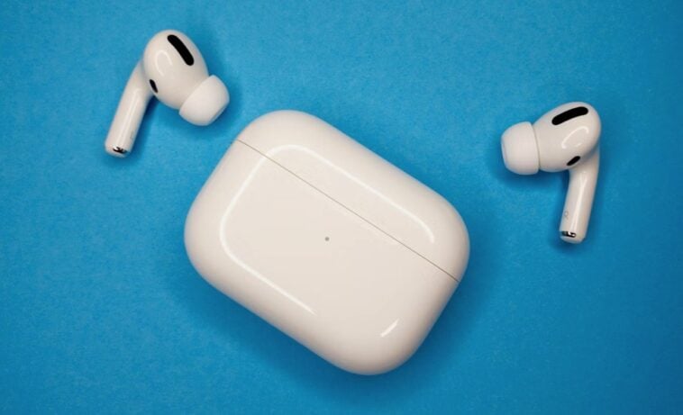 A viral video claims most people are wearing AirPods wrong, and the internet can’t agree | ©Image Credit: Unsplash / Omid Armin