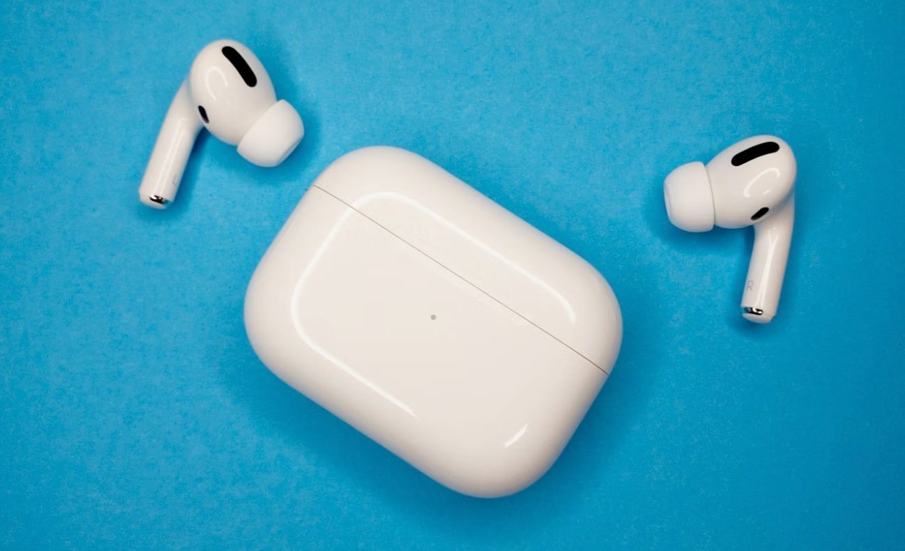 A viral video claims most people are wearing AirPods wrong, and the internet can’t agree | ©Image Credit: Unsplash / Omid Armin