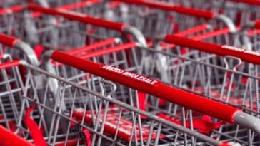 That long Costco line might finally move faster thanks to a new checkout test | ©Image Credit: Wiki Commons