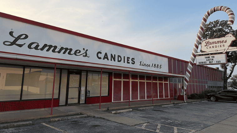 Lammes Candies, a Texas institution since 1885, is ceasing operations due to economic pressures | ©Image Credit: Wikimedia Commons / TerraFrost