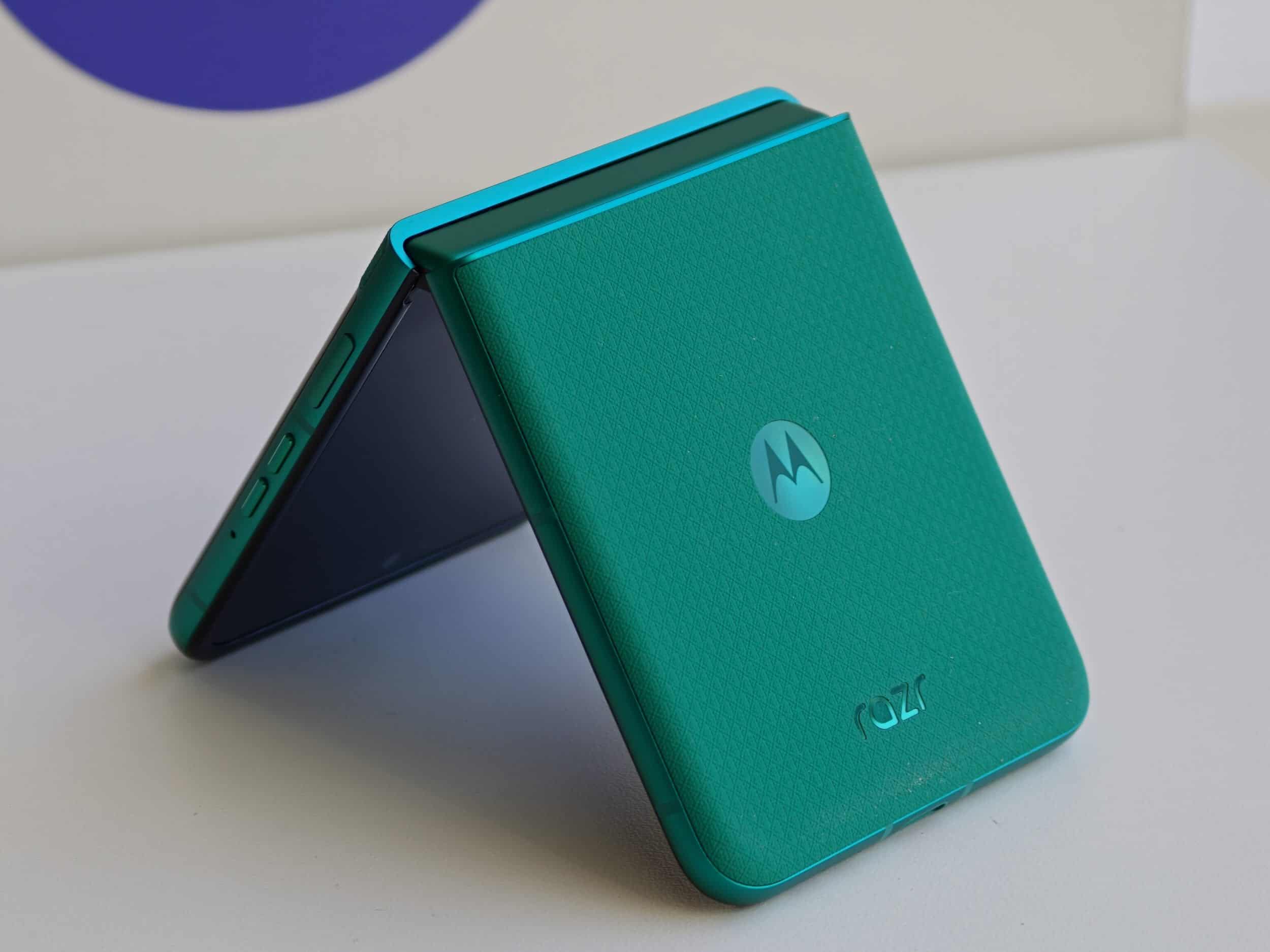 The standard Motorola Razr in Sporting Green ©Image Credit: GEEKSPIN