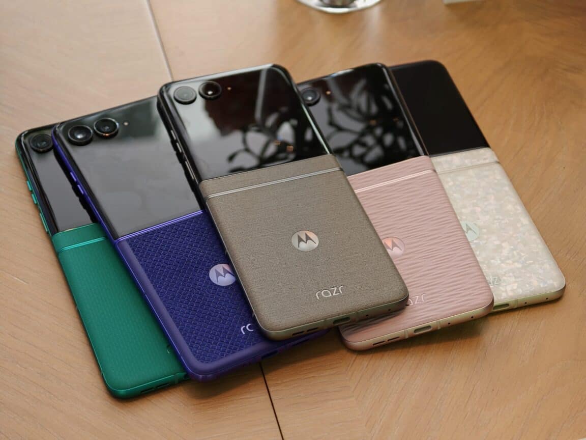 Motorola's 2026 Razr lineup once again doubles down on style, featuring an array of premium textures and Pantone colors ©Image Credit: GEEKSPIN
