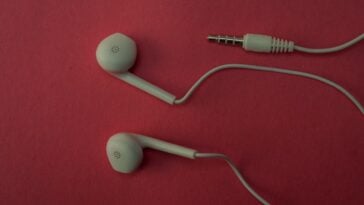 Wired headphones are making a comeback | ©Image Credit: Unsplash / Arturo Añez