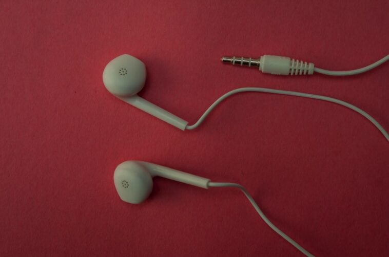 Wired headphones are making a comeback | ©Image Credit: Unsplash / Arturo Añez