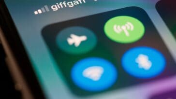 The FCC warns that leaving Bluetooth on can expose your device to hackers ©Image Credit: Unsplash / Brett Jordan