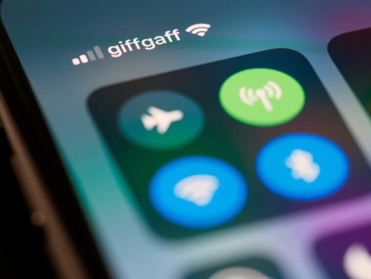 The FCC warns that leaving Bluetooth on can expose your device to hackers ©Image Credit: Unsplash / Brett Jordan