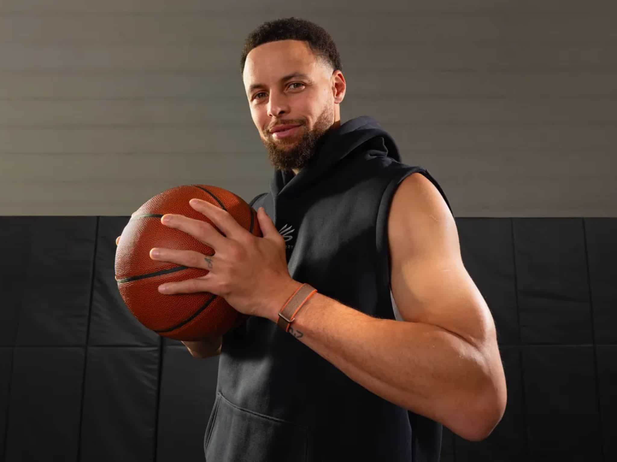 Fitbit Air on Steph Curry ©Image Credit: Google