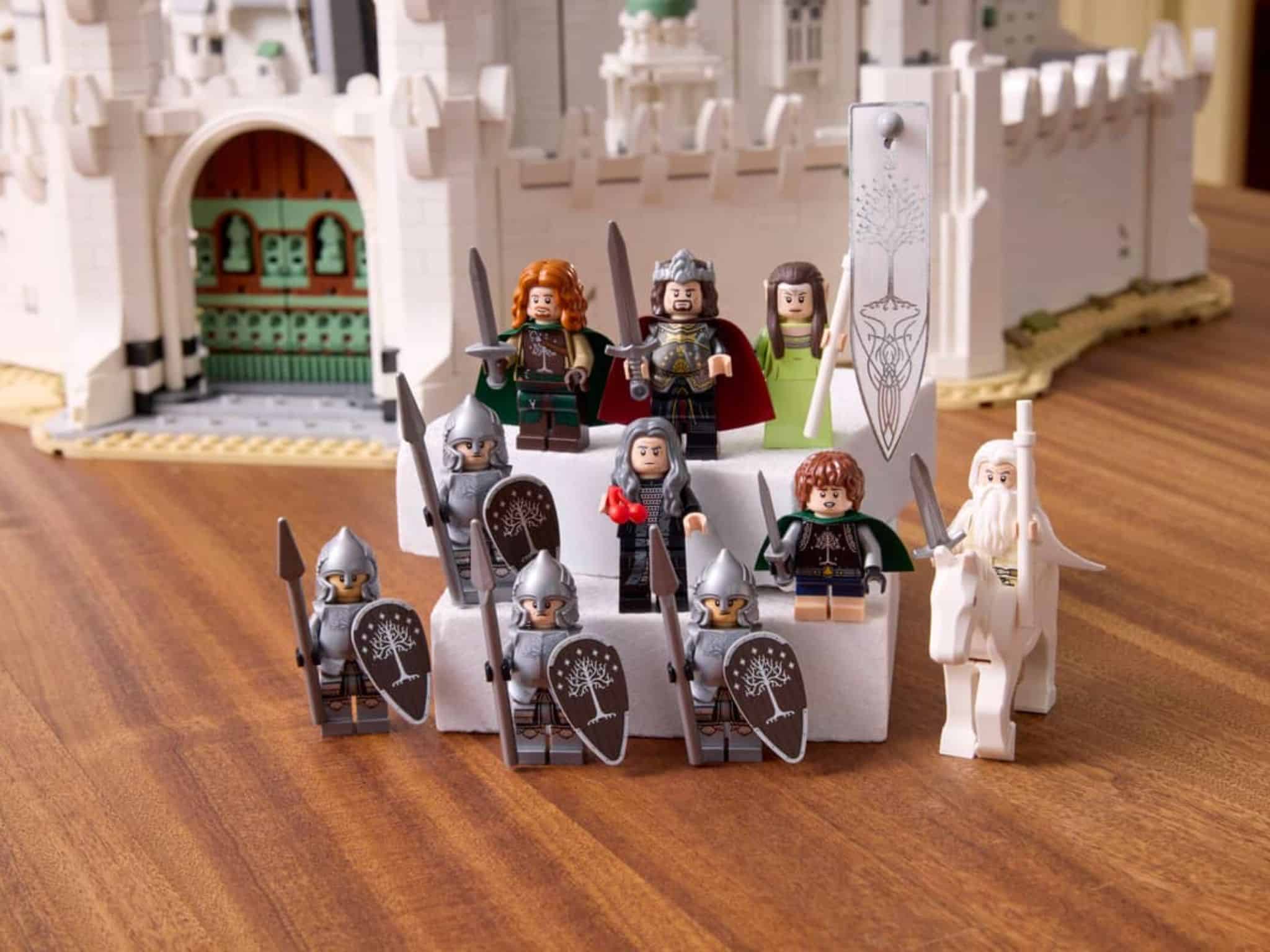 LEGO Icons The Lord of the Rings Minas Tirith™ set minifigures ©Image Credit: LEGO