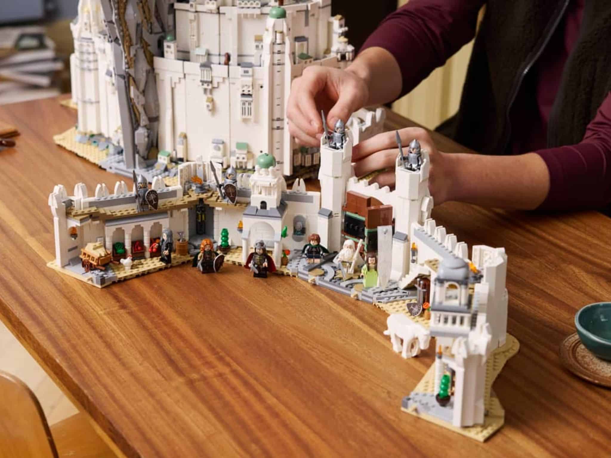LEGO Icons The Lord of the Rings Minas Tirith™ set with minifigures ©Image Credit: LEGO