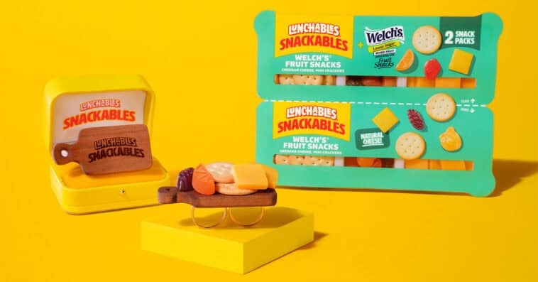 Lunchables Snackables brings cheese, crackers, and poppable treats together in a shareable double snack pack | ©Image Credit: Lunchables