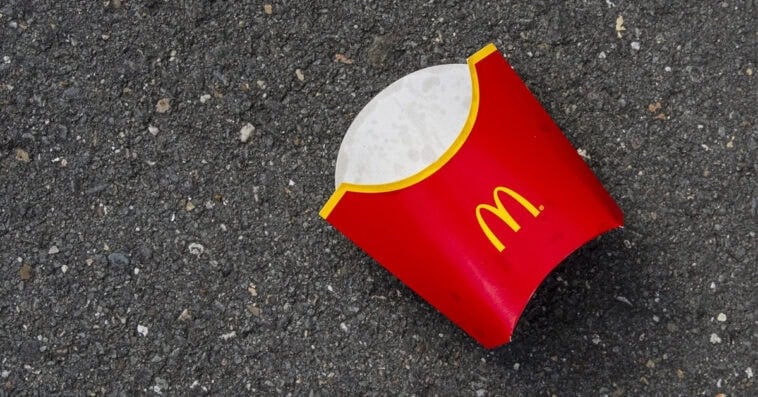 McDonald’s says soaring costs are squeezing franchise owners and budget-conscious diners alike. | ©Image Credit: Lucas van Oort / Unsplash