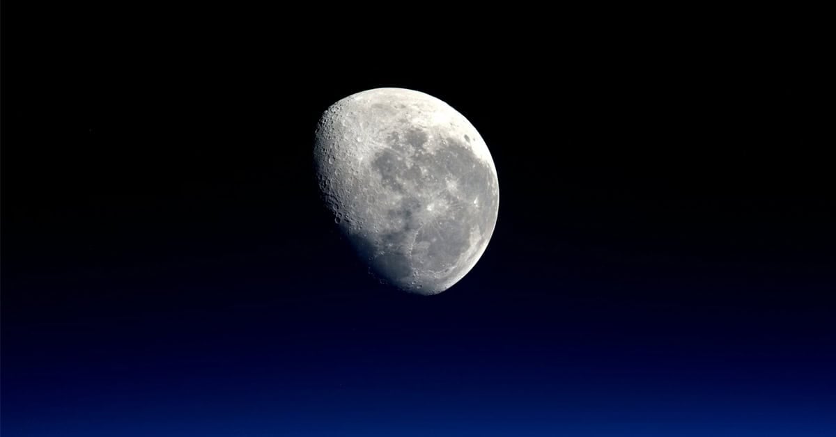NASA, ESA, and more agencies collaborate on building a sustainable moon base for science and deep space exploration. | ©Image Credit: NASA