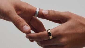 Oura Ring 5 in Gold and Silver ©Image Credit: Oura