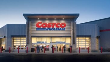 Costco is pushing back against AI-driven job cuts, emphasizing growth and employee development | ©Image Credit: Costco