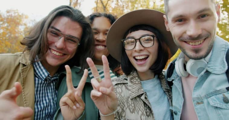 Flashing a peace sign? Experts warn that AI can now steal your fingerprints from high-res selfies. | ©Image Credit: Vitaly Gariev