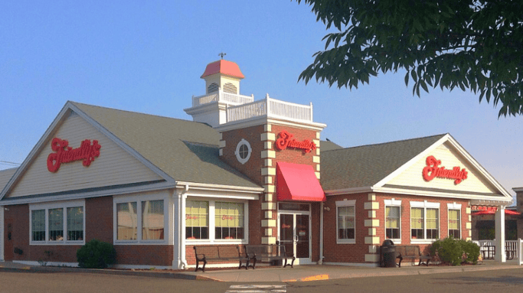 Friendly's is down to 87 locations after losing 750 | ©Image Credit: Wikimedia Commons / Mike Mozart