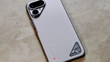 Despite its ultra-slim frame, the $300 Tecno Pova Curve 2 manages to pack a massive 8,000mAh battery. ©Image Credit: GEEKSPIN