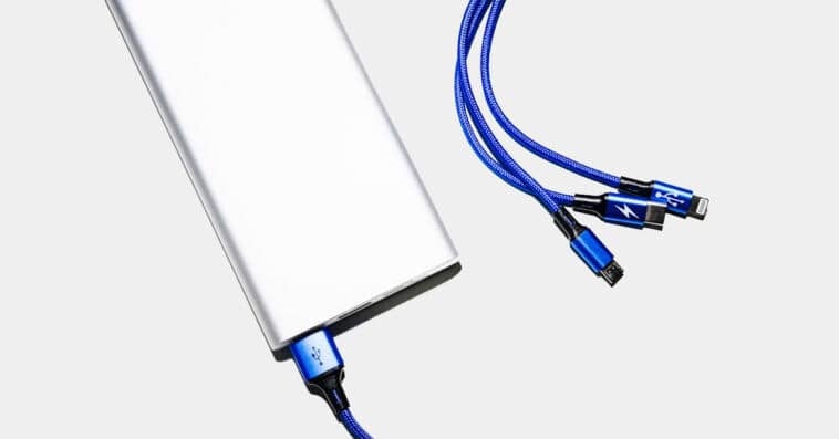 Power banks and vapes are now the top fire risk on planes, with lithium batteries sparking rising cabin incidents. | ©Image Credit: Markus Winkler