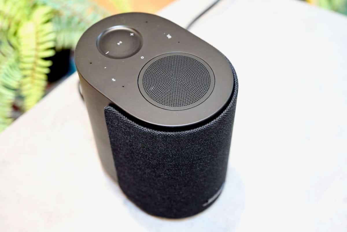 Bose Lifestyle Ultra Speaker review: Bose takes on Sonos 4 The touch controls of the Bose Lifestyle Ultra Speaker look clean, but they are not satisfying to use. There is no real tactile feedback, no vibration, and not enough obvious confirmation that your input registered | ©Image Credit: GEEKSPIN