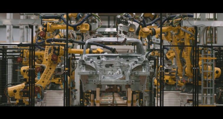 Unions are furious after GM replaces 1,000 workers with 50 robots 1 Automation on the Factory Zero assembly line, where GM builds its electric trucks | ©Image Credit: General Motors