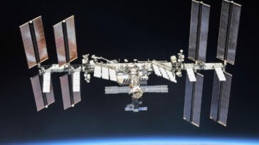 NASA prepares ISS for controlled ocean reentry amid growing environmental concerns. | ©Image Credit: NASA
