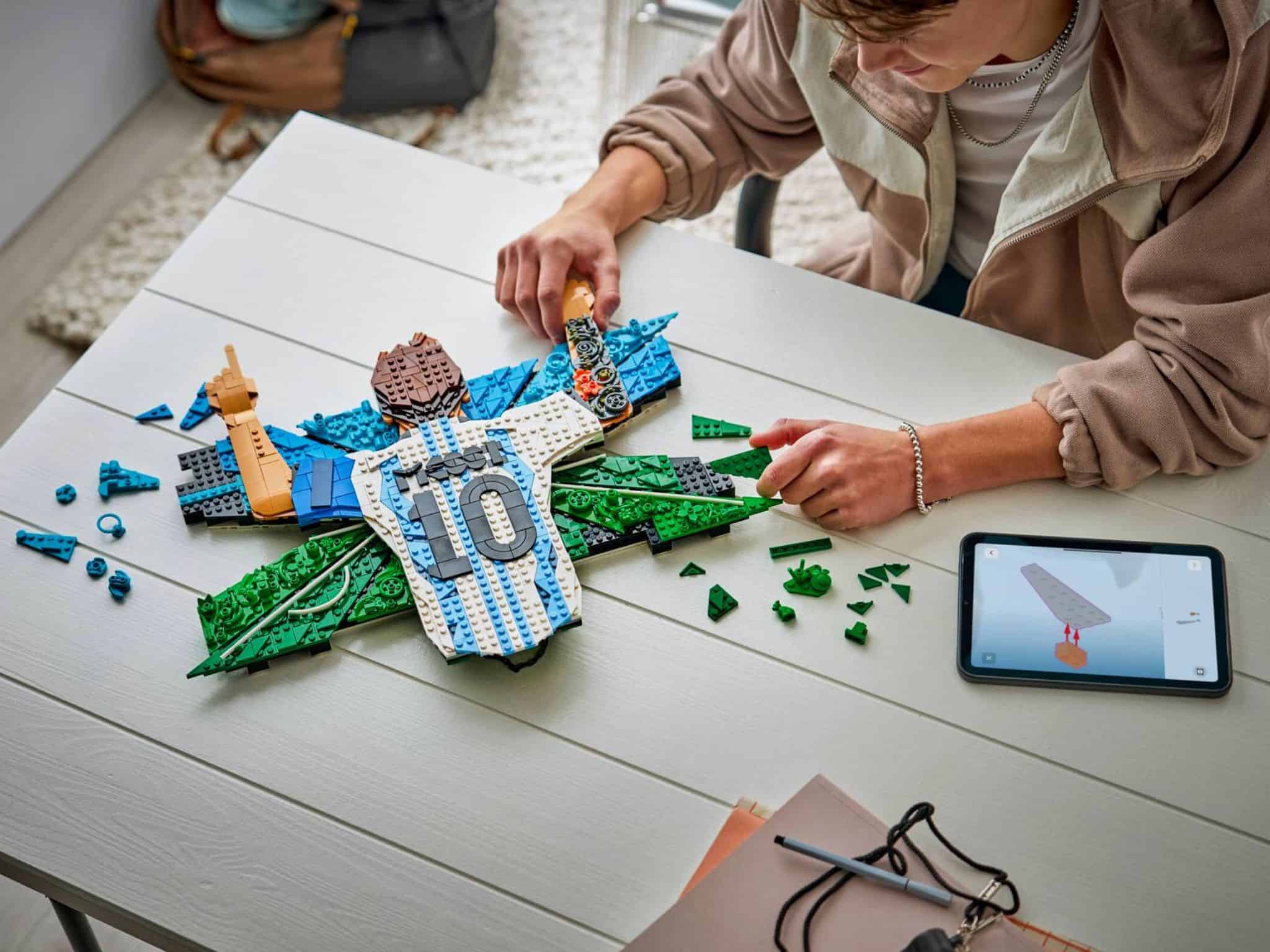 LEGO Lionel Messi – Celebration Set ©Image Credit: LEGO