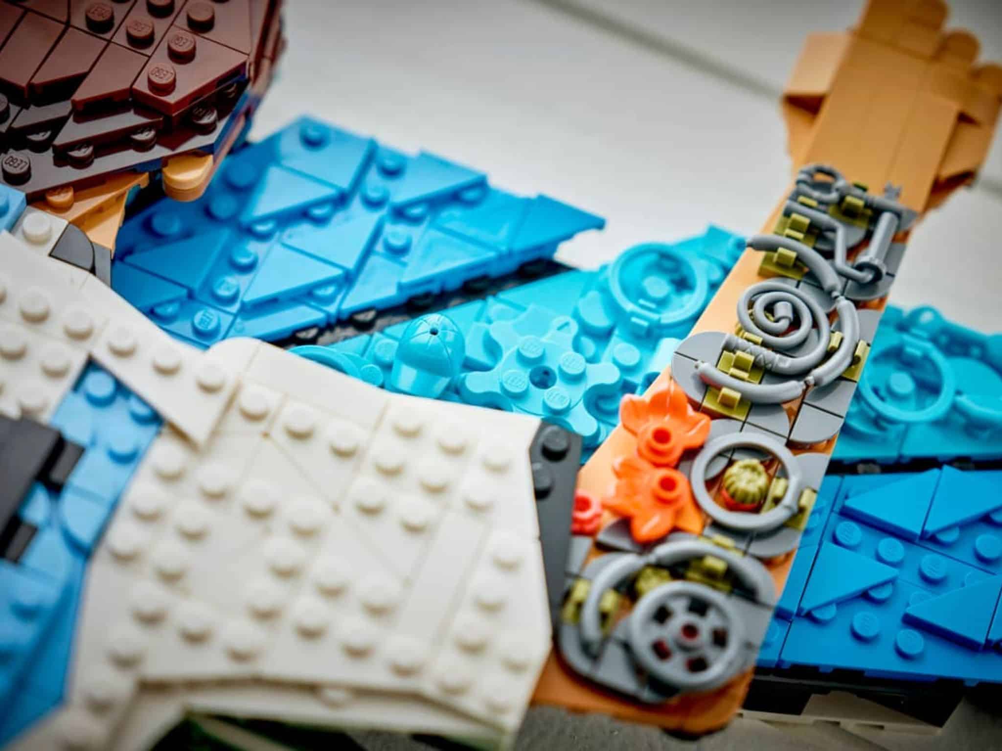 LEGO Lionel Messi – Celebration Set Closeup ©Image Credit: LEGO