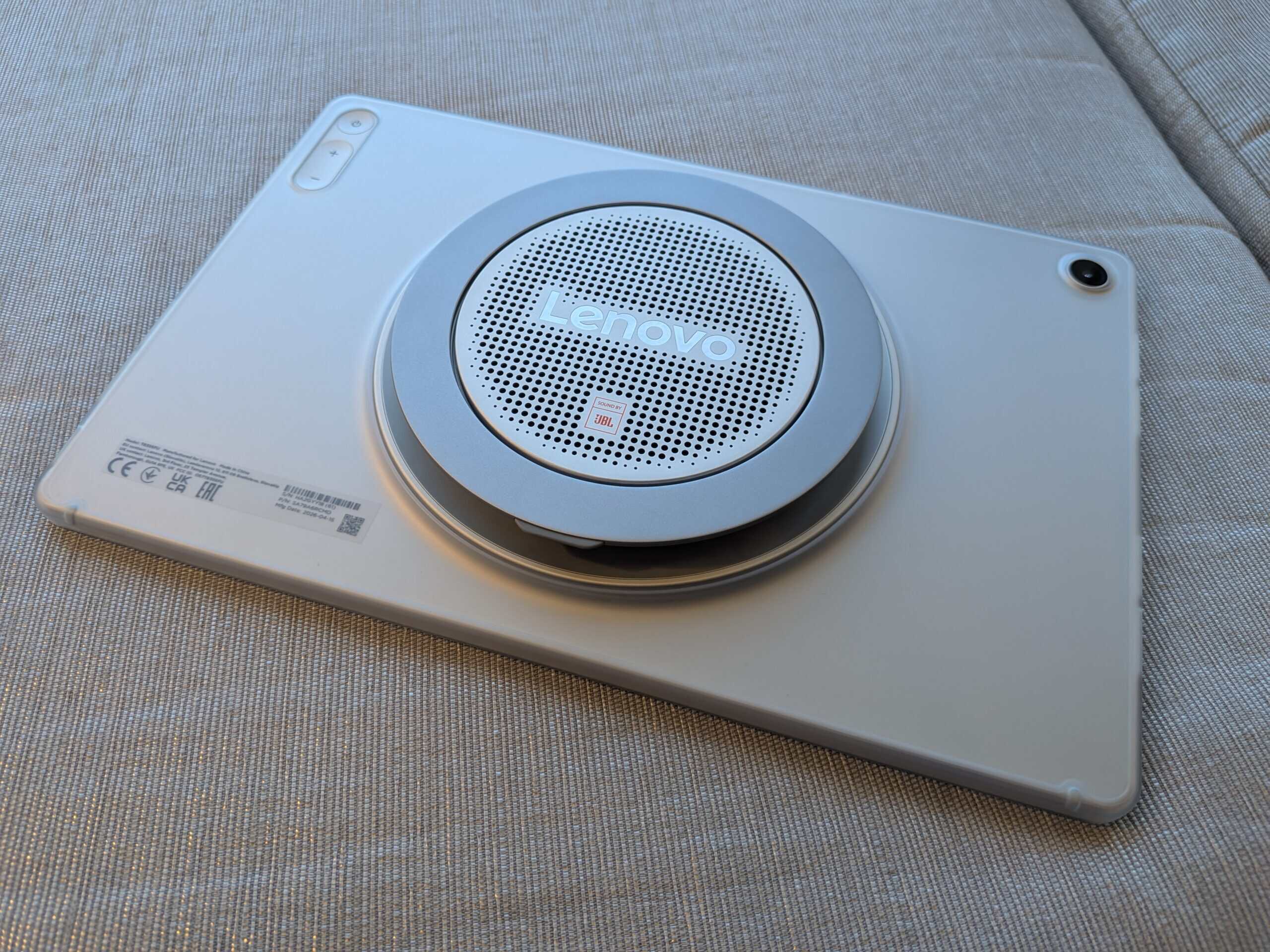 Lenovo’s upgraded entertainment tablet packs premium features like a massive bright screen and a built-in rotating stand without the iPad price tag. ©Image Credit: GEEKSPIN