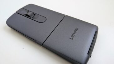 Lenovo ThinkPad Presenter Mouse Aura Edition review: The ultimate travel mouse 6 The Lenovo ThinkPad Presenter Mouse Aura Edition twists completely flat to seamlessly slide into any travel bag. ©Image Credit: GEEKSPIN