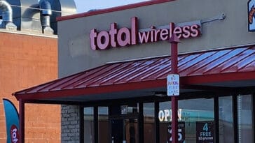 Total Wireless has partnered with Western Union to offer free monthly money transfers to customers on eligible plans | ©Image Credit: Wiki Commons