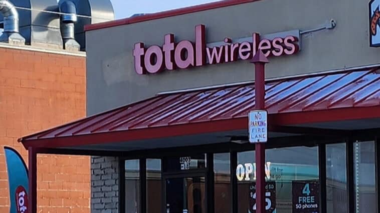 Total Wireless has partnered with Western Union to offer free monthly money transfers to customers on eligible plans | ©Image Credit: Wiki Commons
