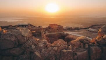 Ancient cave sealed for 400,000 years in Israel reveals tools, fossils, and clues to early human life and evolution. | ©Image Credit: Cristina Gottardi / Unsplash