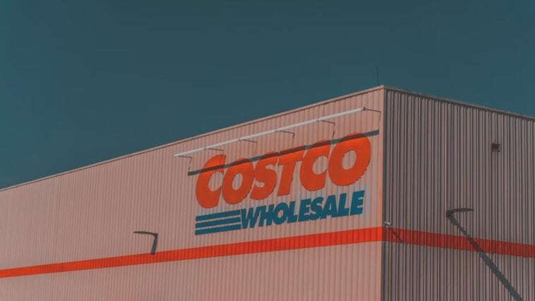 Rising gas prices are sending more shoppers to Costco's pumps than ever before | ©Image Credit: Unsplash / Omar Abascal