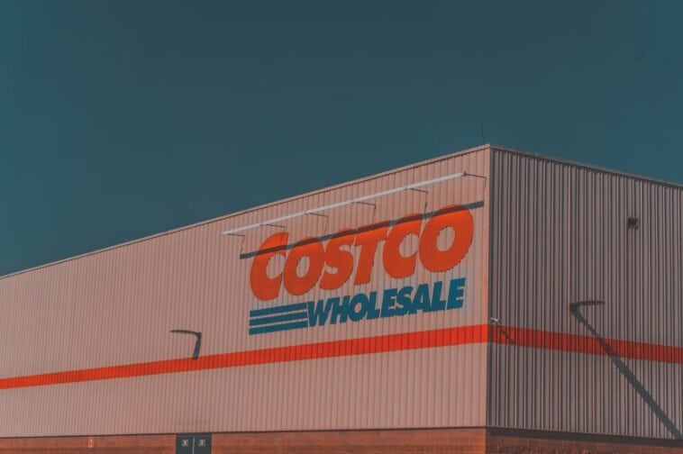 Rising gas prices are sending more shoppers to Costco's pumps than ever before | ©Image Credit: Unsplash / Omar Abascal