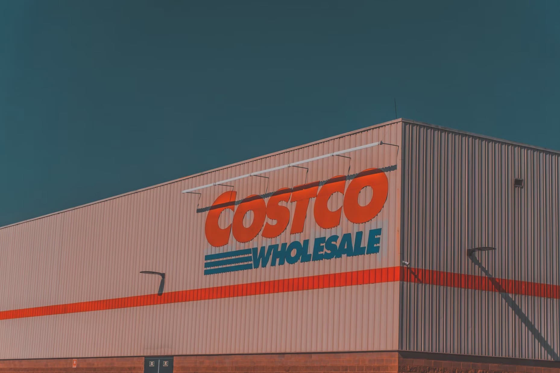 Rising gas prices are sending more shoppers to Costco's pumps than ever before | ©Image Credit: Unsplash / Omar Abascal