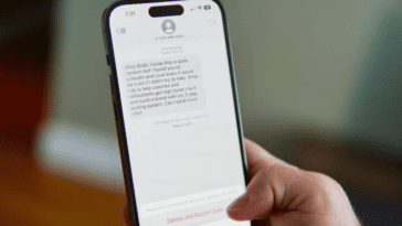 Federal agencies are warning about a surge in fake job offer texts that steal money and Social Security numbers | ©Image Credit: Unsplash / Brett Wharton