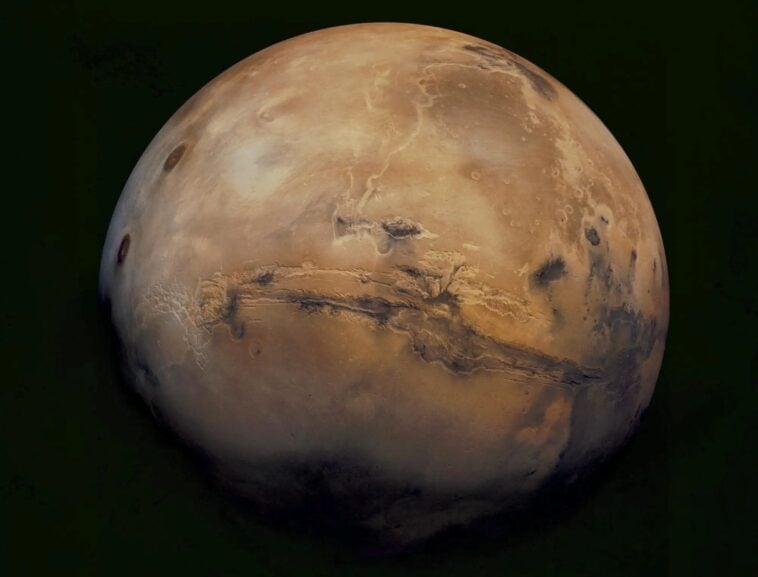 A new discovery of garnet inside the Martian meteorite NWA 8171 is revealing unexpected details about the red planet’s ancient geology | ©Image Credit: NASA/JPL