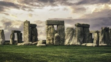 High-tech "DNA" test proves the 6.5-ton Altar Stone was hauled all the way from Scotland. ©Image Credit: Unsplash / K. Mitch Hodge