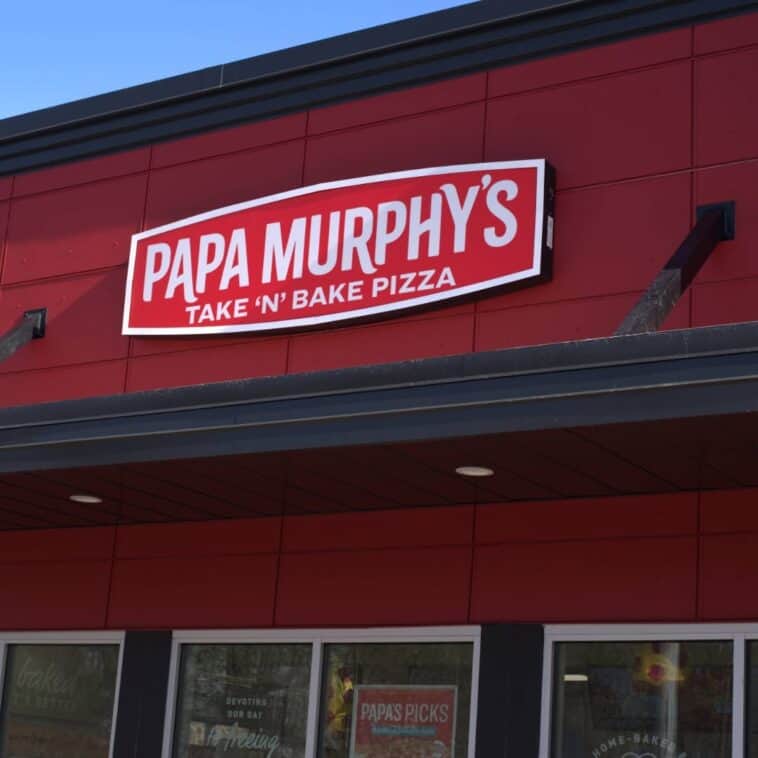 Papa Murphy’s is closing up to 50 stores as sales slump 1 Falling sales are forcing the pizza brand to close dozens of stores across the country. ©Image Credit: Facebook / Papa Murphy's