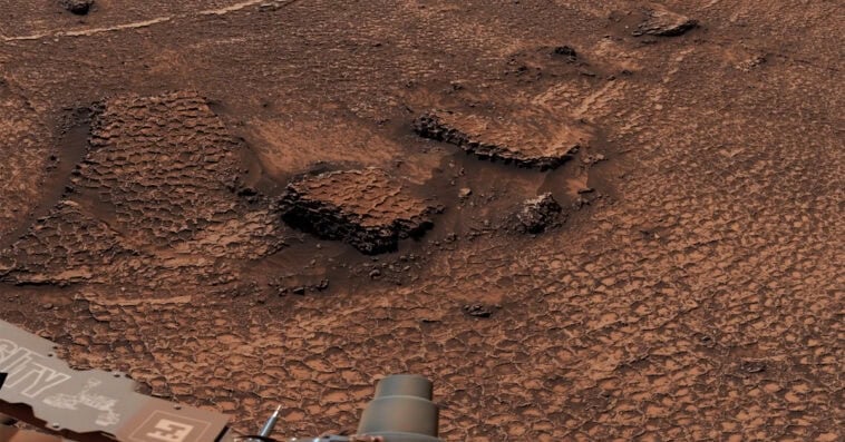 NASA's Curiosity rover captured this unusual Martian landscape covered in honeycomb-like polygonal fractures stretching across Valle Grande. | ©Image Credit: NASA