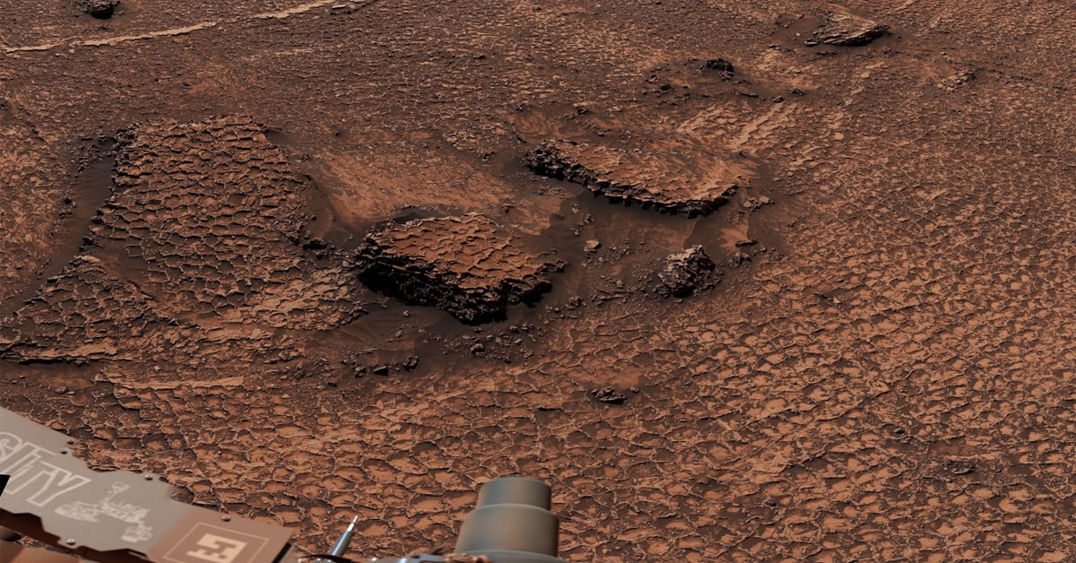 NASA's Curiosity rover captured this unusual Martian landscape covered in honeycomb-like polygonal fractures stretching across Valle Grande. | ©Image Credit: NASA