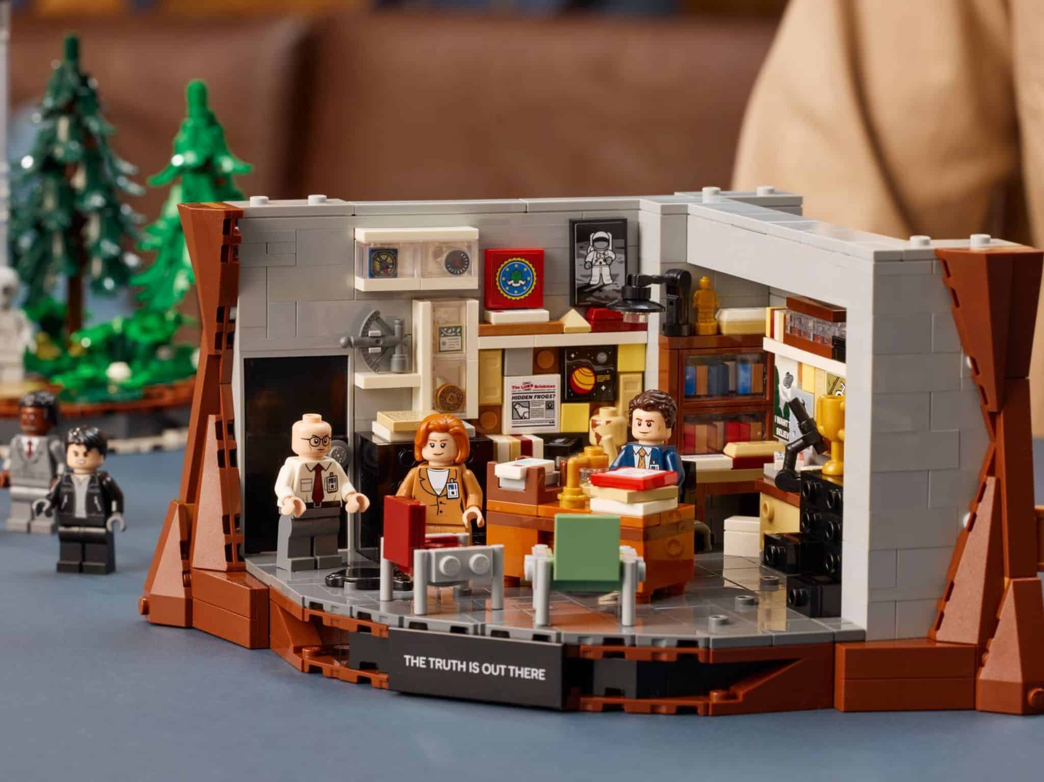 LEGO Ideas The X-Files Set Closeup ©Image Credit: LEGO