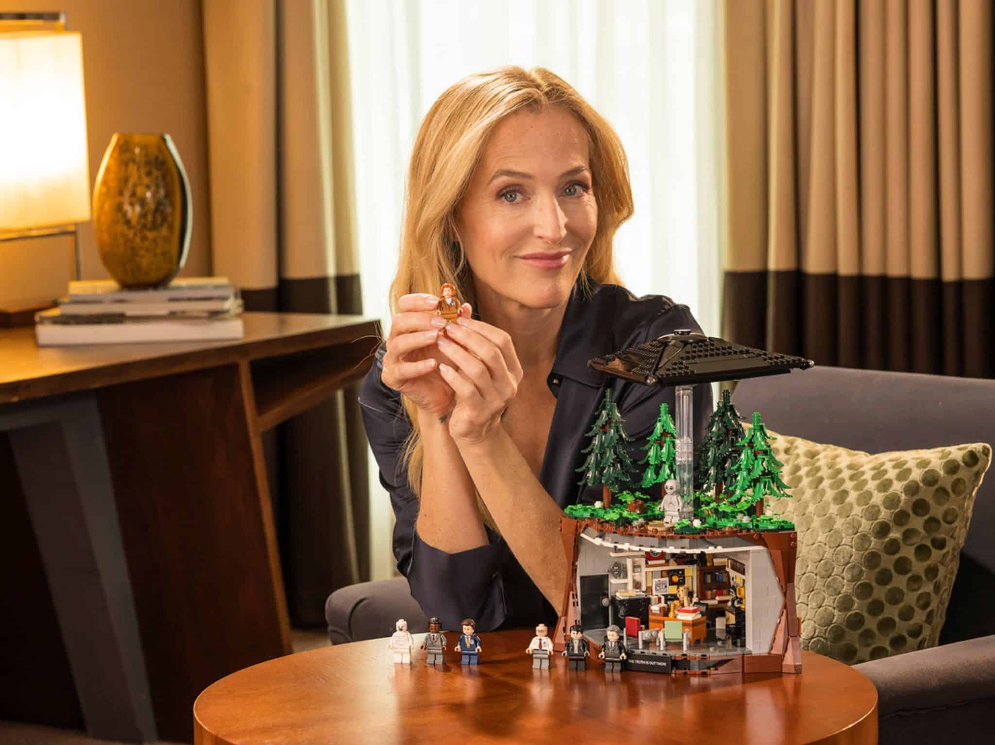 LEGO Ideas The X-Files Set with Model ©Image Credit: LEGO