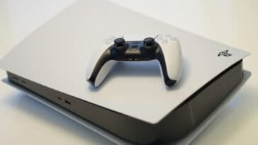 PlayStation discs are disappearing by 2028 as Sony fully shifts to digital downloads for all new game releases. | ©Image Credit: Kerde Severin / Pexels