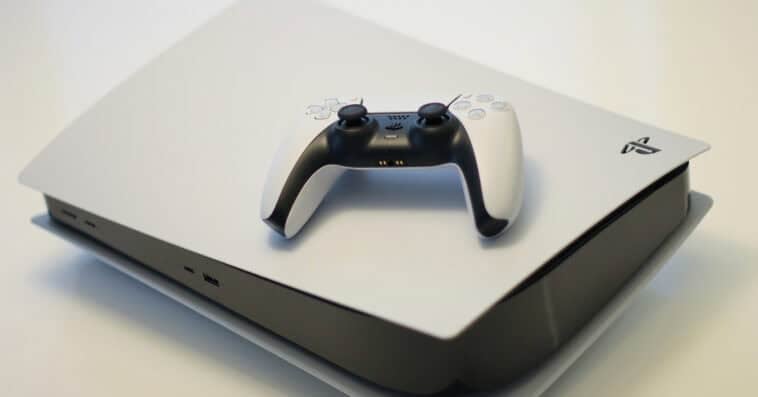PlayStation is officially killing off physical discs by 2028 1 PlayStation discs are disappearing by 2028 as Sony fully shifts to digital downloads for all new game releases. | ©Image Credit: Kerde Severin / Pexels