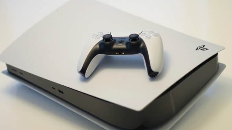 PlayStation discs are disappearing by 2028 as Sony fully shifts to digital downloads for all new game releases. | ©Image Credit: Kerde Severin / Pexels