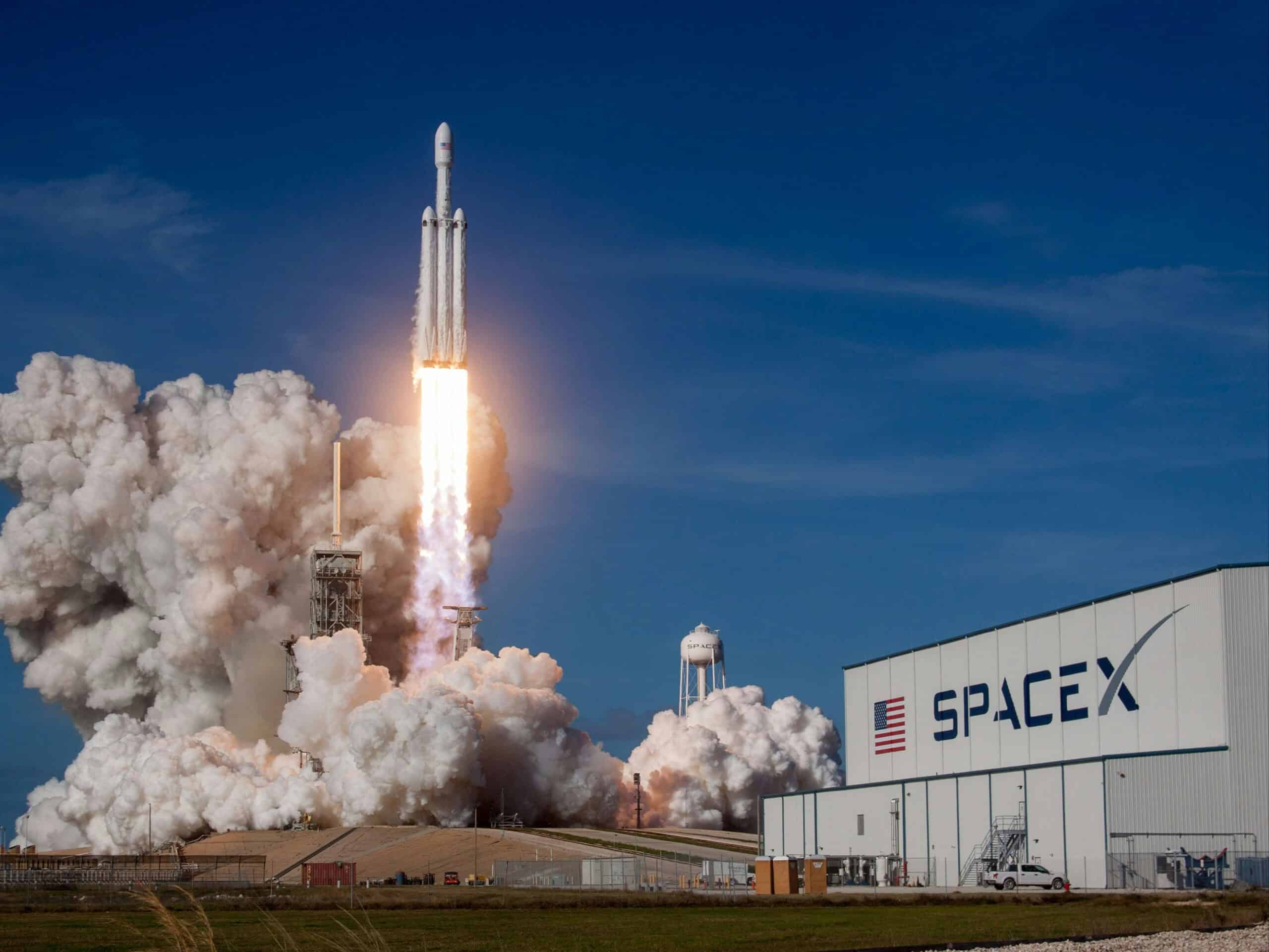 SpaceX’s massive Starship rocket sits ready for launch before an engine issue forced the 13th test flight to abort |  ©Image Credit: Space X