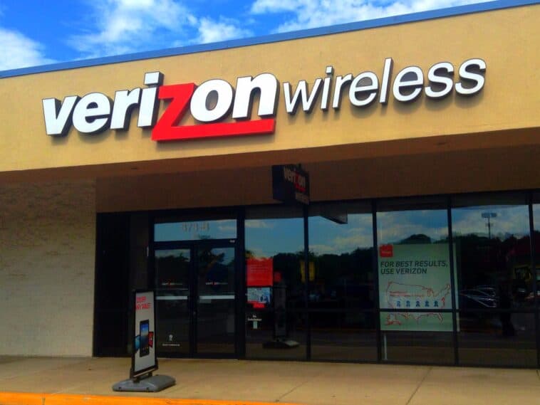 The biggest US carriers are replacing SMS verification with invisible network authentication | ©Image Credit: Wikicommons / Mike Mozart