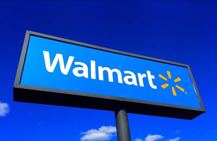 Walmart is rolling back prices on summer essentials and everyday groceries | ©Image Credit: Wikimedia Commons / MikeMozartJeepersMedia